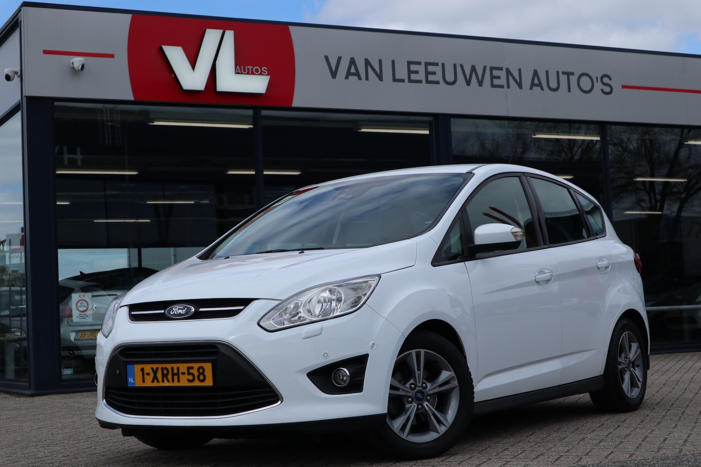 Ford C-Max - Titanium | Lees Tekst | Navigatie | Climate Control - AutoWereld.nl