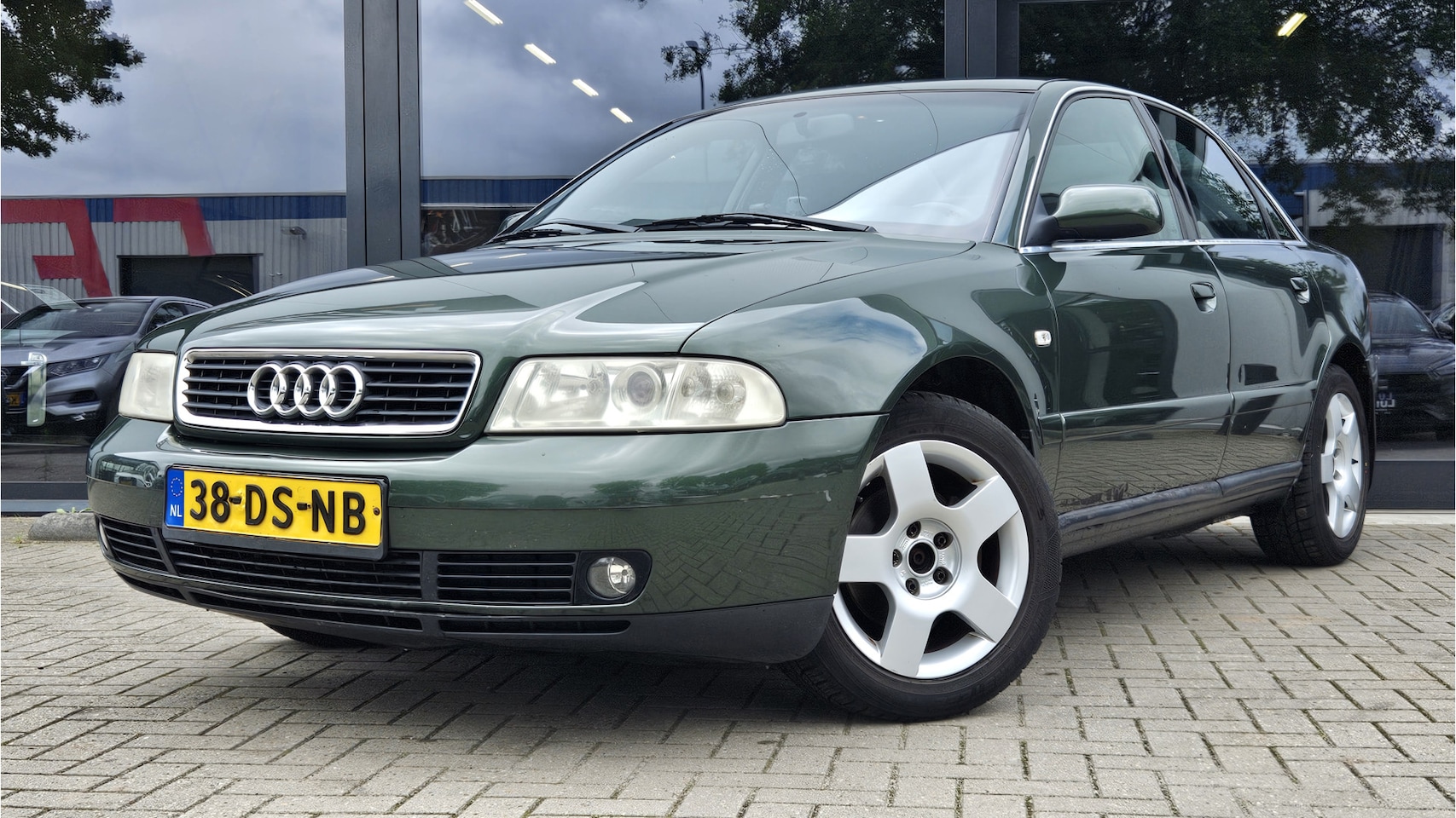 Audi A4 Limousine - 1.6 Advance + XENON + KLIMA + LM VELGEN - AutoWereld.nl