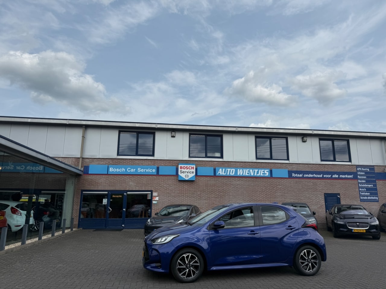 Toyota Yaris - 1.5 VVT-i 92kw | Business Plus 5-Drs | Airco-Ecc | Navi | Carplay - AutoWereld.nl