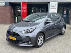 Toyota Yaris - 1.5 HYBRID 115 AD-CRUISE APPLE/ANDROID CLIMA CAMERA LM-VELGEN BLUETOOTH NL-AUTO