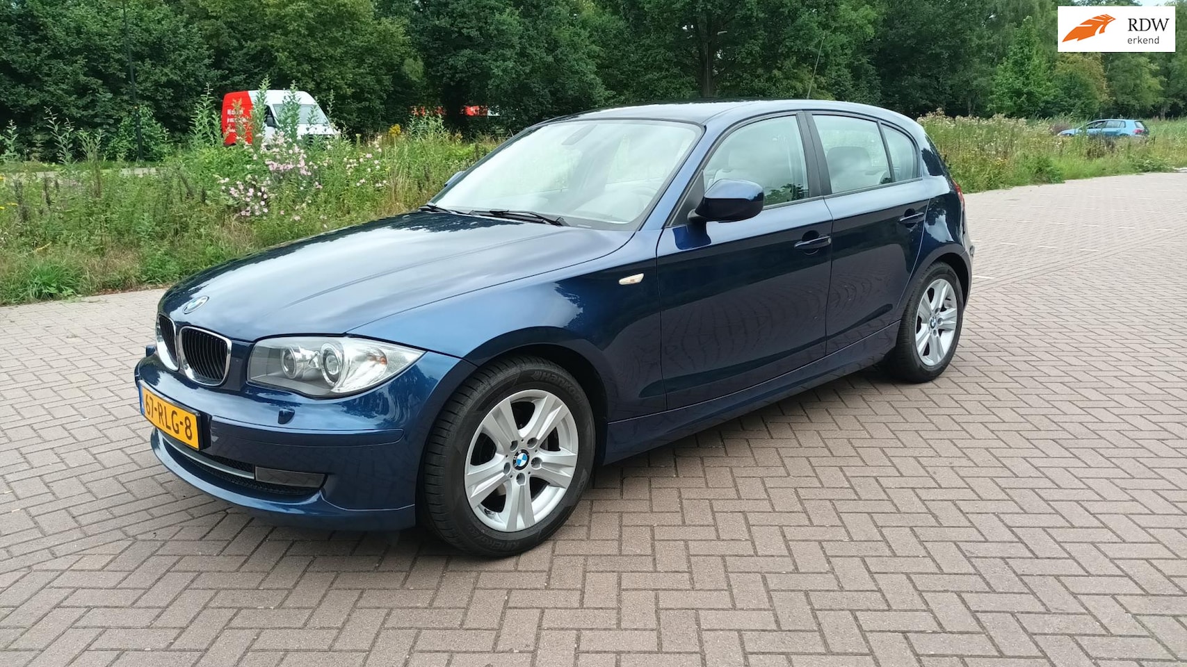 BMW 1-serie - 116i Business Line Automaat / Clima - AutoWereld.nl