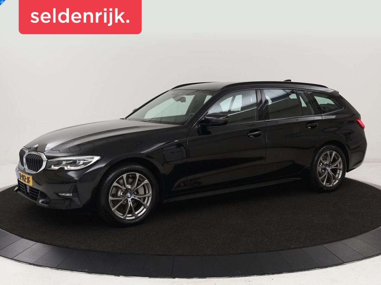 BMW 3-serie Touring - 330e eDrive Edition | Leder | Adaptive cruise | Stoelverwarming | Camera | Sport Line | Ca - AutoWereld.nl