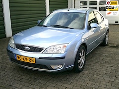 Ford Mondeo - 1.8-16V Platinum