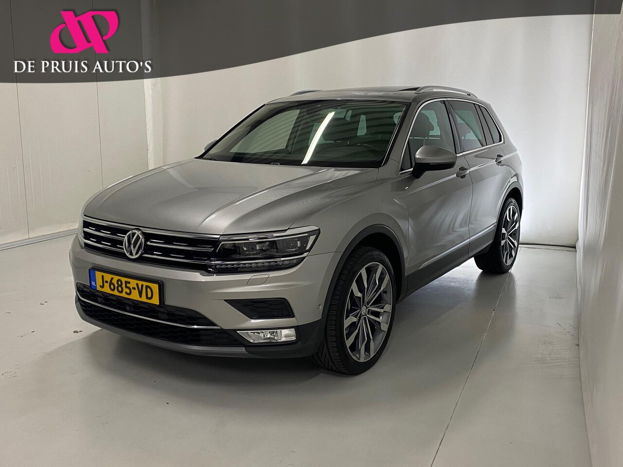 Volkswagen Tiguan - 2.0 TSI 4Motion Highline Panodak Trekhaak 360°cam Dynaudio Leer+Memostoelen HUD 20inch LM - AutoWereld.nl