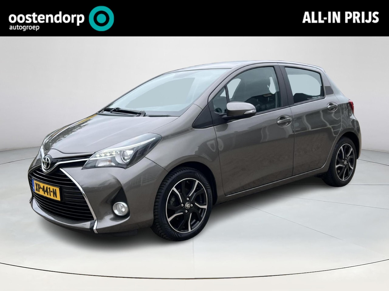 Toyota Yaris - 1.3 VVT-i Dynamic | Navigatie | Keyless entry | Licht metalen velgen | Trekhaak | - AutoWereld.nl