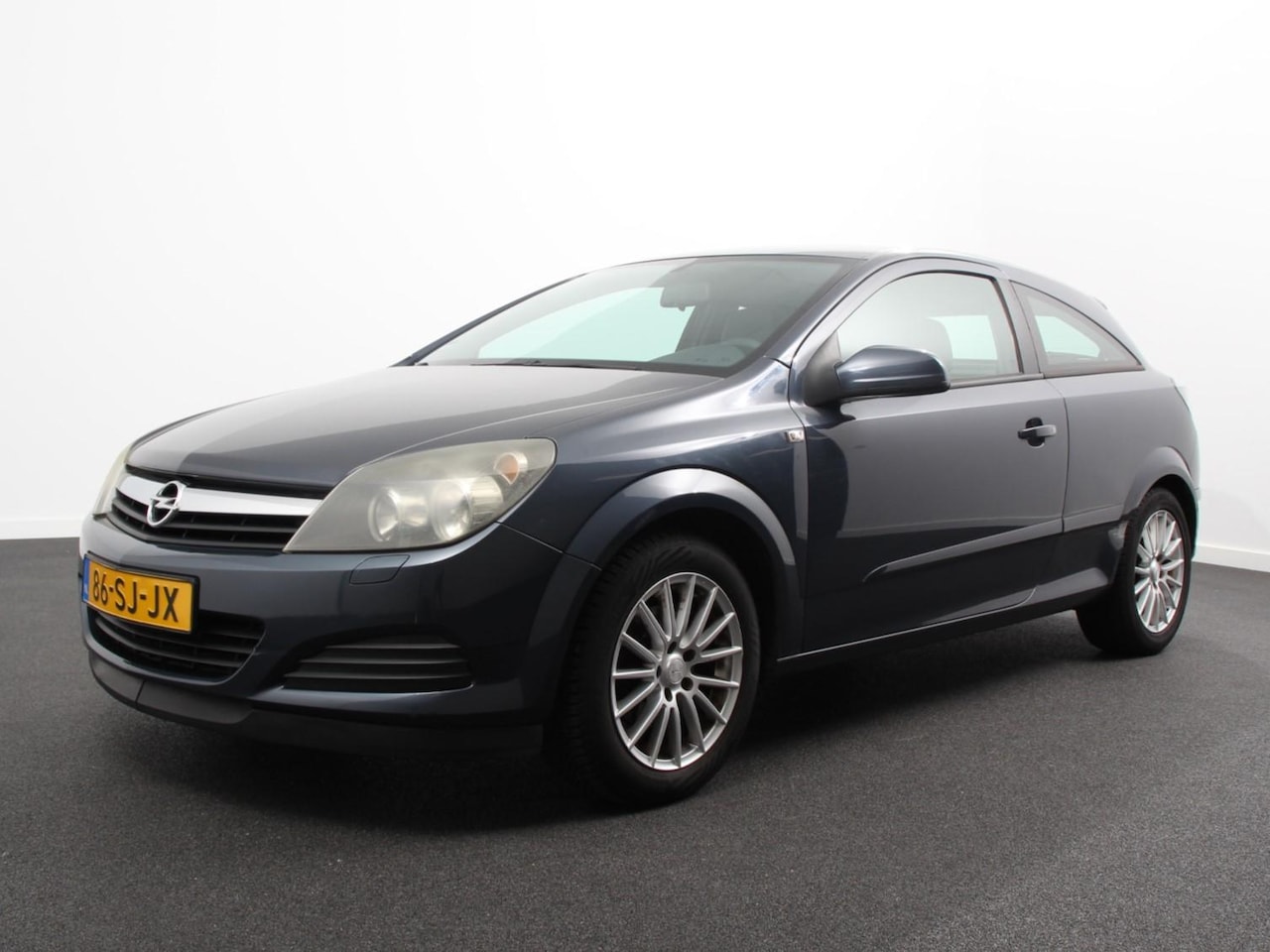 Opel Astra GTC - 1.8 Edition | Leder | Lichtmetalen velgen | Handel / Export - AutoWereld.nl