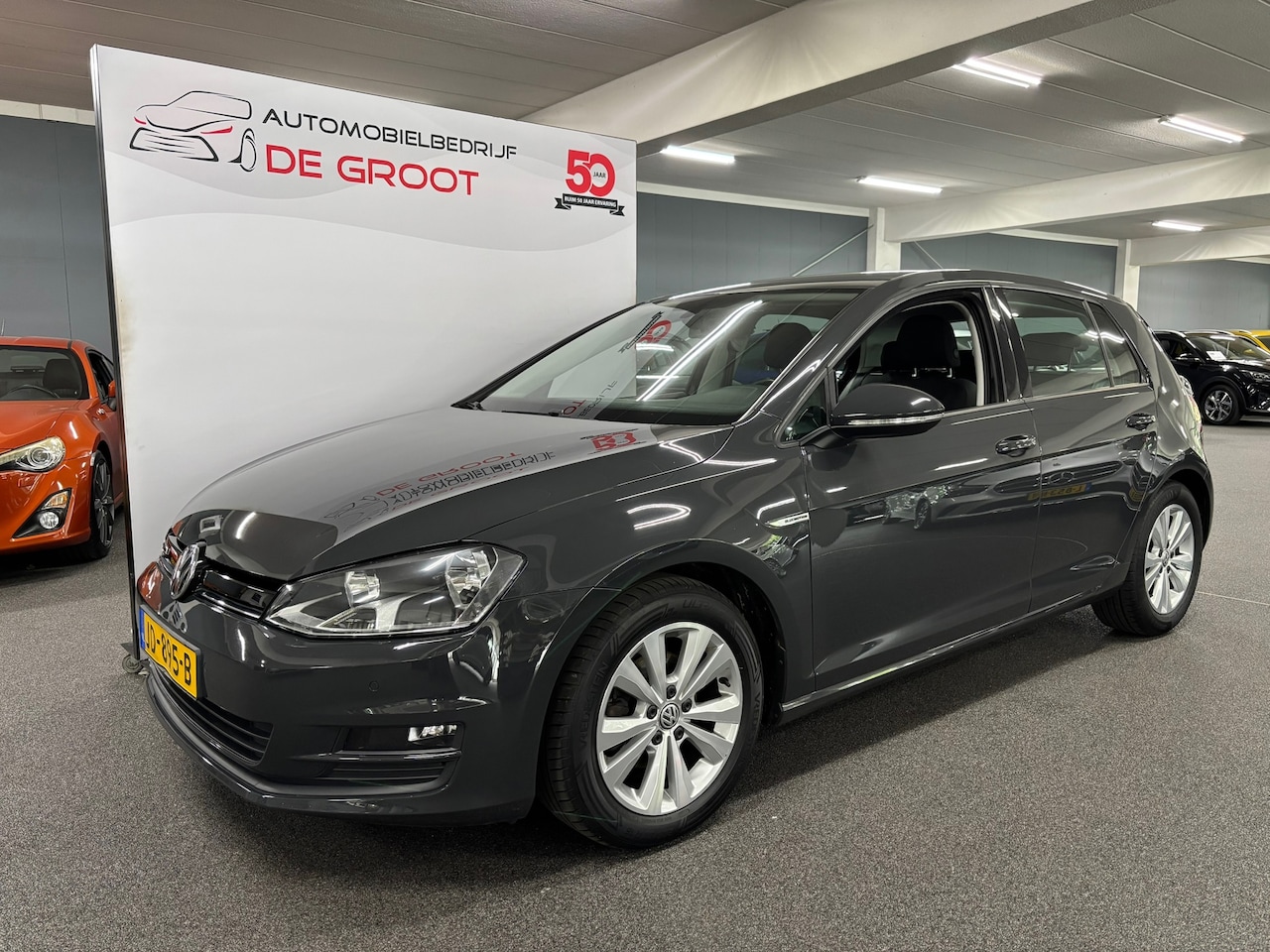 Volkswagen Golf - 1.0 TSI Comfortline / NL-auto, LM velgen, Cruise control, Radio, Airco - AutoWereld.nl