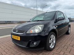 Ford Fiesta - 1.4-16V Futura /Airco/Elek.pakket/Nieuwe APK