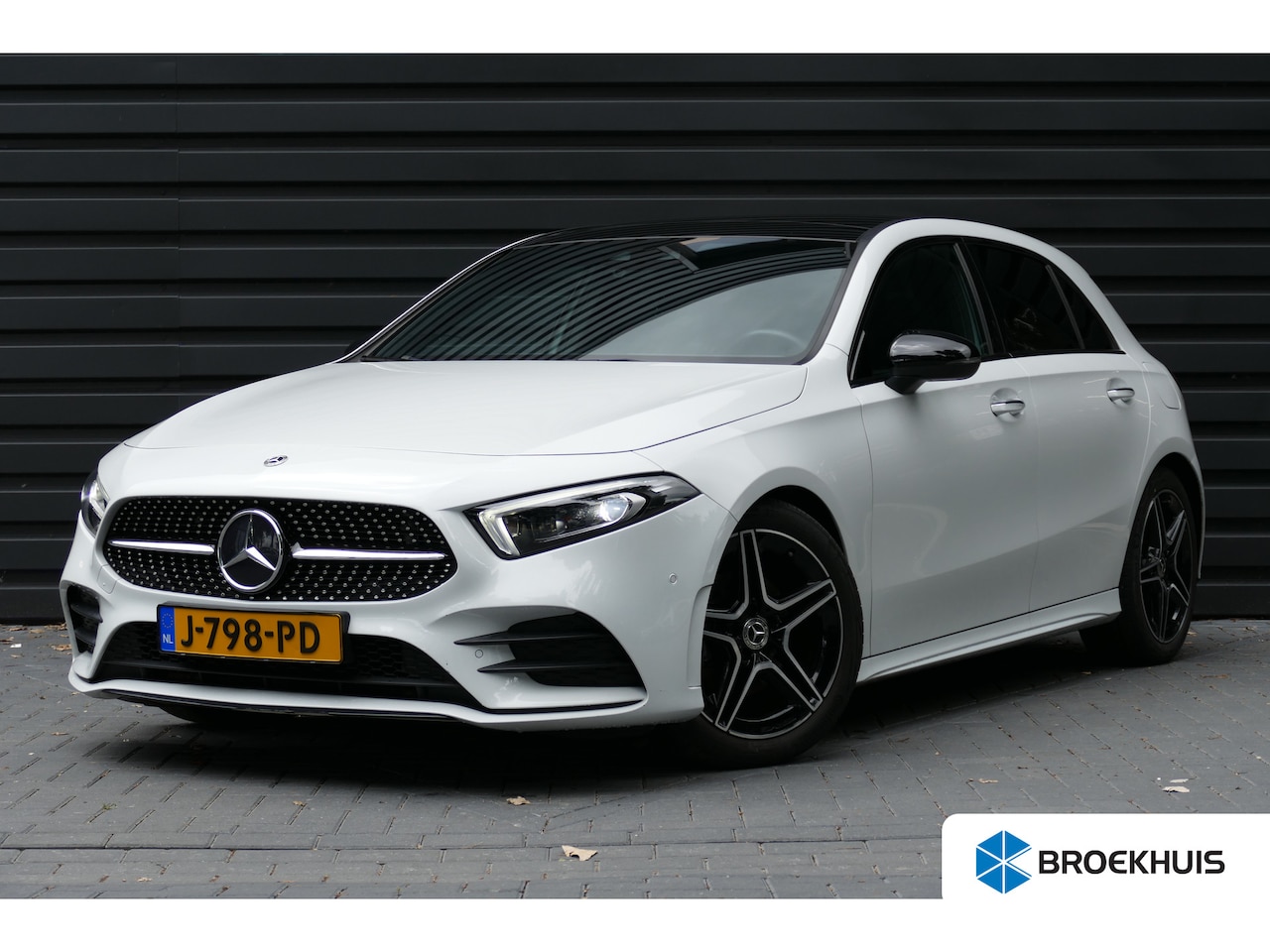 Mercedes-Benz A-klasse - 180 Business Solution AMG / NAVI / ALCANTARA / CLIMA / PDC / 17"LMV / CAMERA / PANO.DAK / - AutoWereld.nl