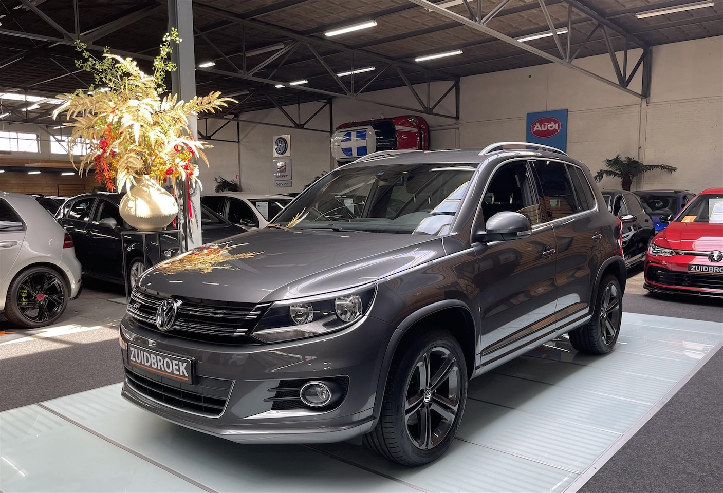 Volkswagen Tiguan - 1.4 TSI 122PK R-Line Cruise Trekhaak Airco - AutoWereld.nl