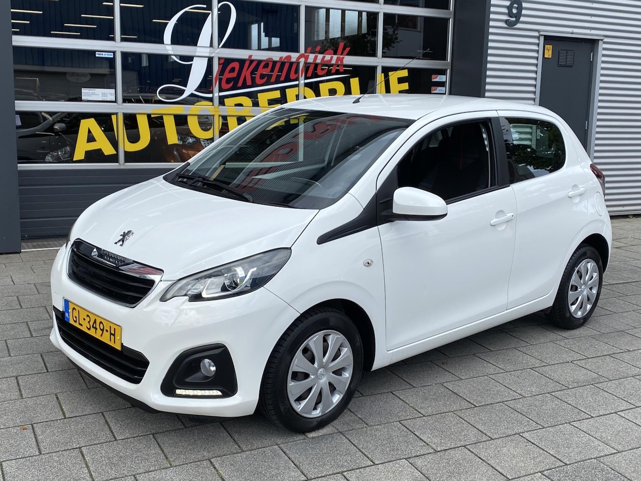 Peugeot 108 - 1.0 e-VTi Première 5Drs I Airco I LED I Comfort pakket I Dealer onderhouden - AutoWereld.nl