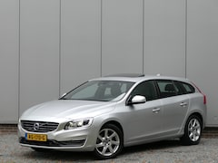 Volvo V60 - T2 AUT Polar+ Dynamic 12 MND garantie Schuifdak / DAB+ / Sportleer / Trekhaak