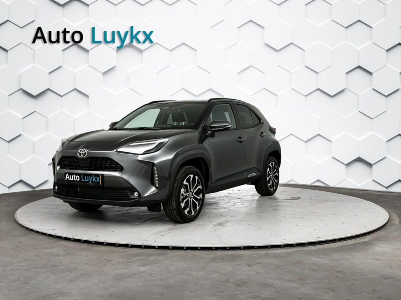 Toyota Yaris Cross - 1.5 Hybrid 115 First Edition | Navigatie | Adaptieve Cruise Control | Parkeersensoren voor - AutoWereld.nl