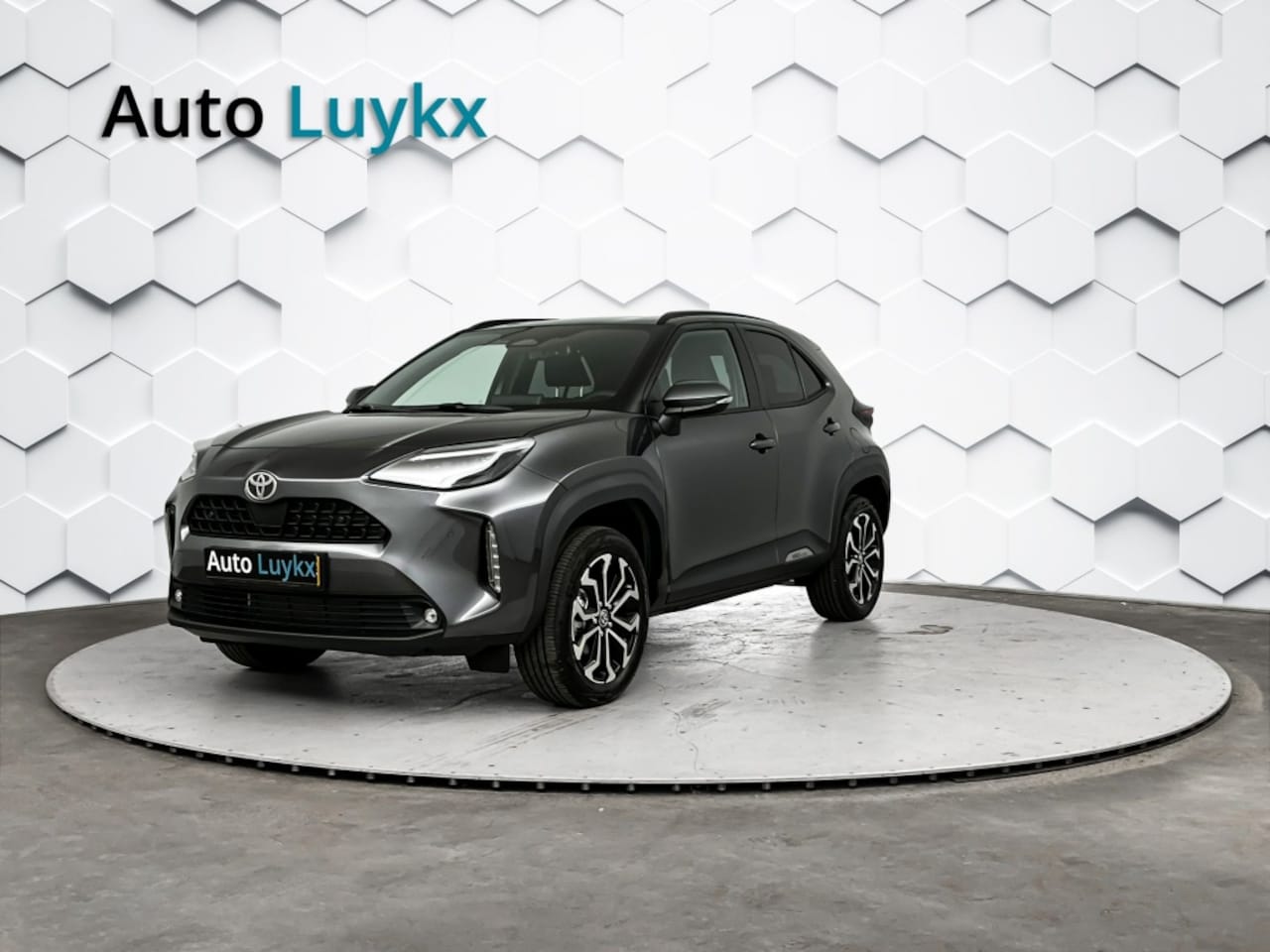 Toyota Yaris Cross - 1.5 Hybrid 115 First Edition | Navigatie | Adaptieve Cruise Control | Parkeersensoren voor - AutoWereld.nl