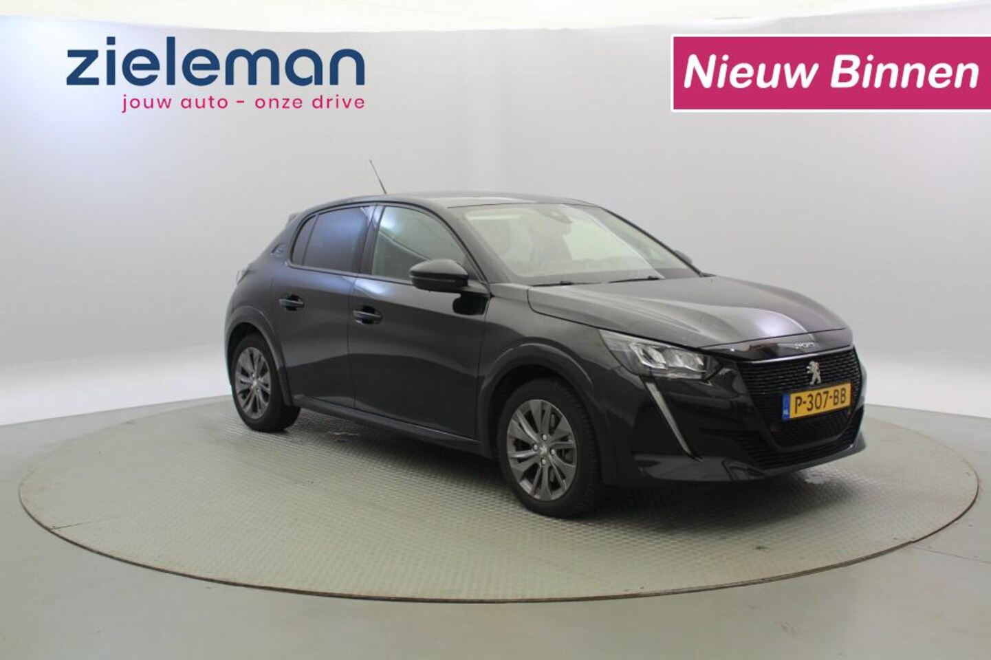 Peugeot e-208 - Allure Pack  50 kWh - Digitaal Cockpit, Camera, Carplay, Half Leer - AutoWereld.nl