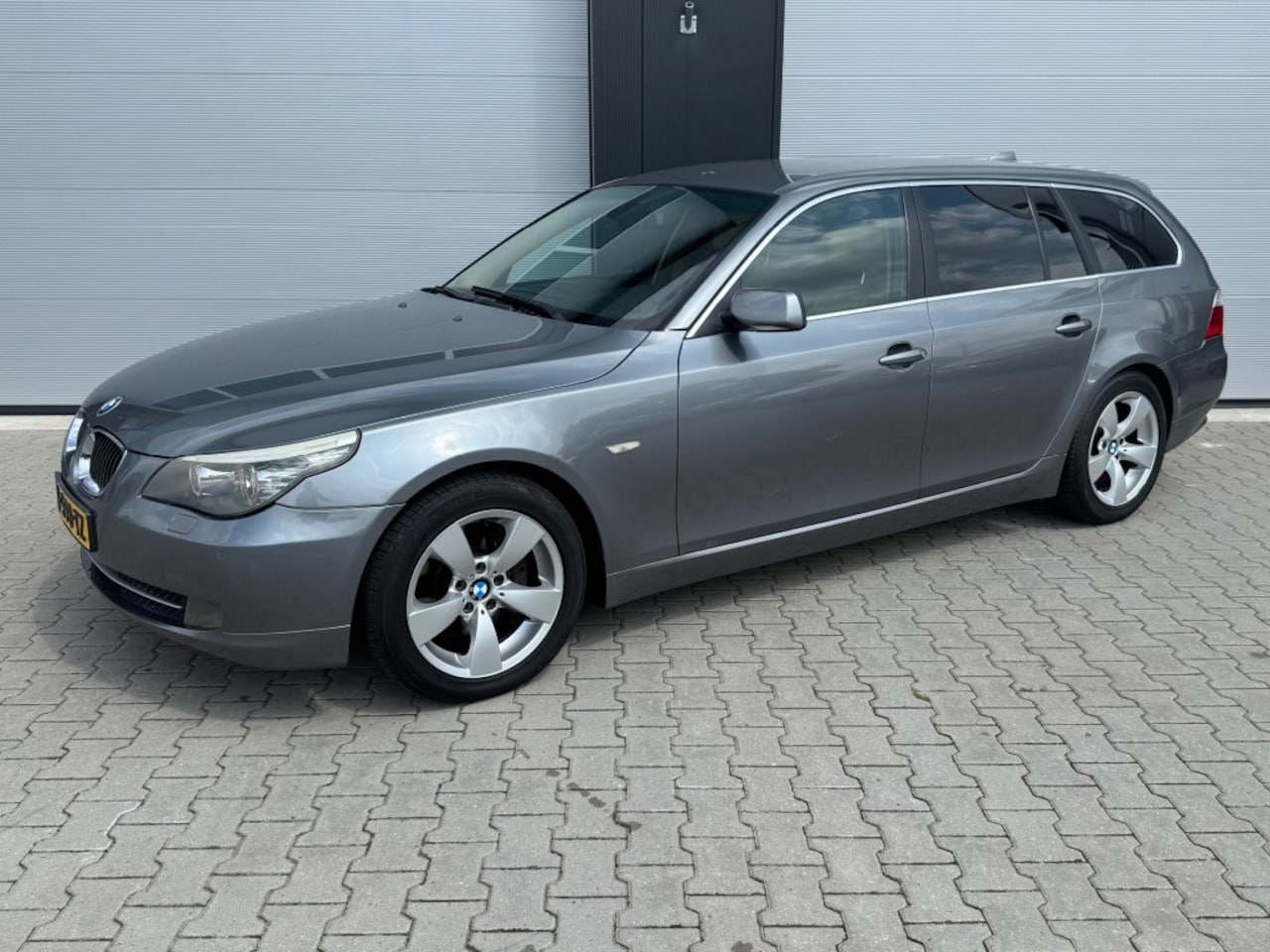 BMW 5-serie - 530XI HIGH EXECUTIVE / Automaat / Youngtimer / Nieuwe APK - AutoWereld.nl