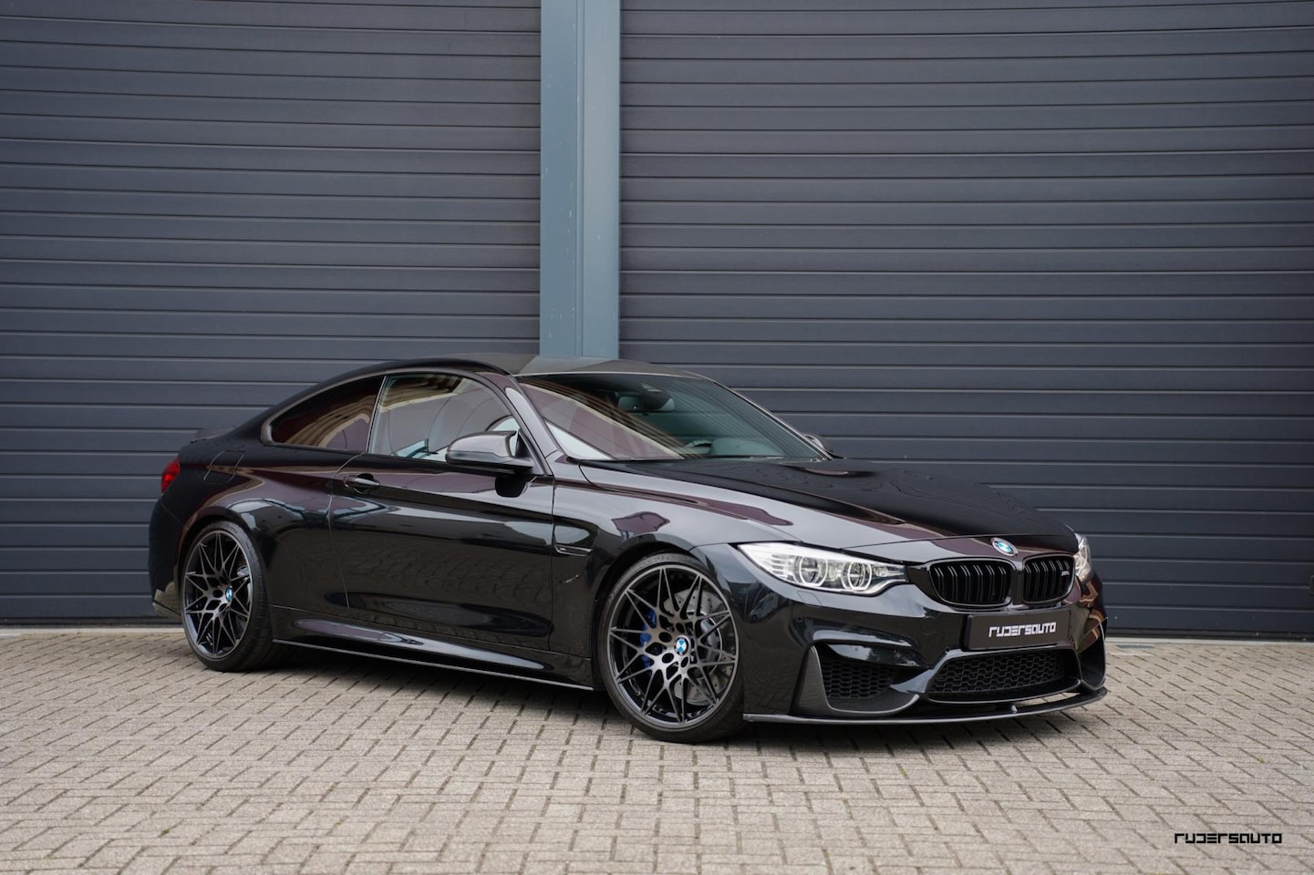 BMW M4 - - DCT | Carbon Dak | Styling 666M velgen | KW | Carbon M-Performance kit| Rijdersauto Edit - AutoWereld.nl