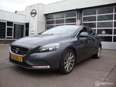 Volvo V40 - 1.6 T3 Momentum zeer nette en volledig onderhouden auto