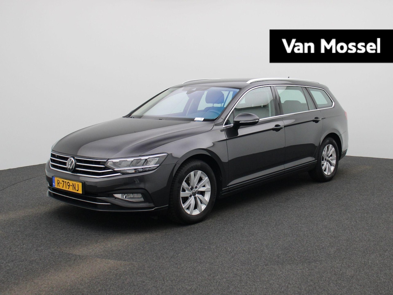 Volkswagen Passat Variant - 1.5 TSI Business | Apple Carplay / Android Auto | Achteruitrijcamera | Parkeersensoren | A - AutoWereld.nl