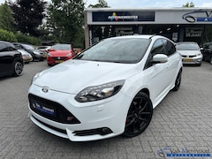 Ford Focus - 2.0 EcoBoost 250PK ST-3 80dKM|Leder|Recaro|Navi|Xenon|Keyless