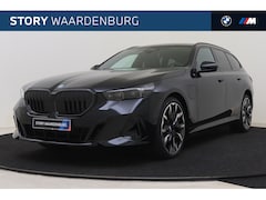 BMW 5-serie Touring - 530e M Sport Automaat / Panoramadak / Trekhaak / Achteruitrijcamera / Bowers & Wilkins / A