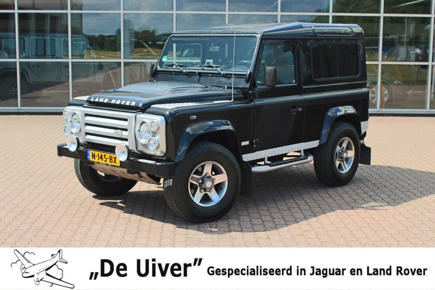 Land Rover Defender 90 - 2.4 TD SW SVX 60th Anniversary „De Uiver” Special - AutoWereld.nl