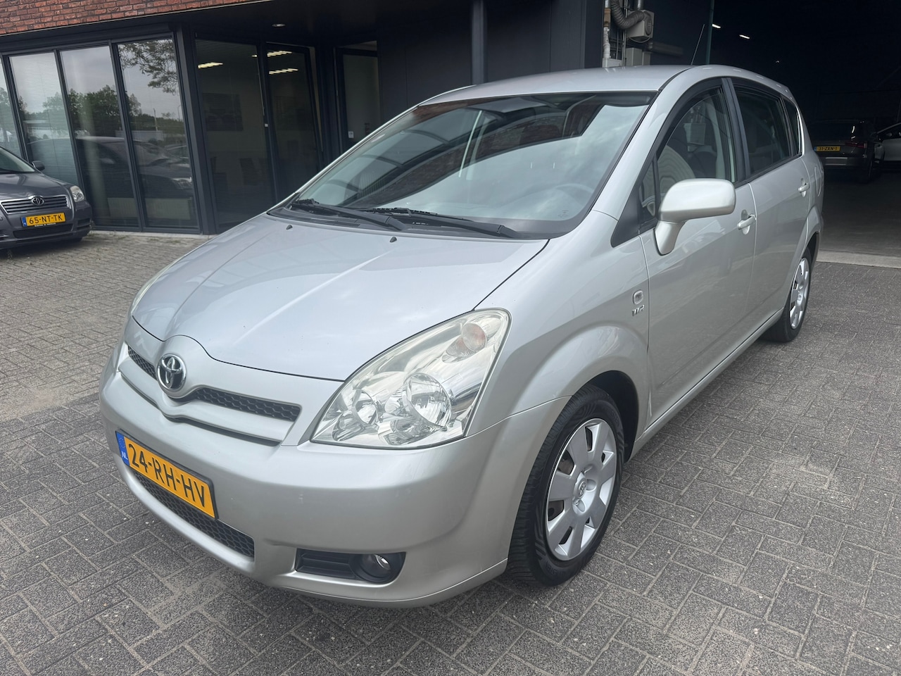 Toyota Corolla Verso - 1.8 VVT-i Sol CLIMA CRUISE TREKHAAK NW ONDERHOUD EN APK - AutoWereld.nl