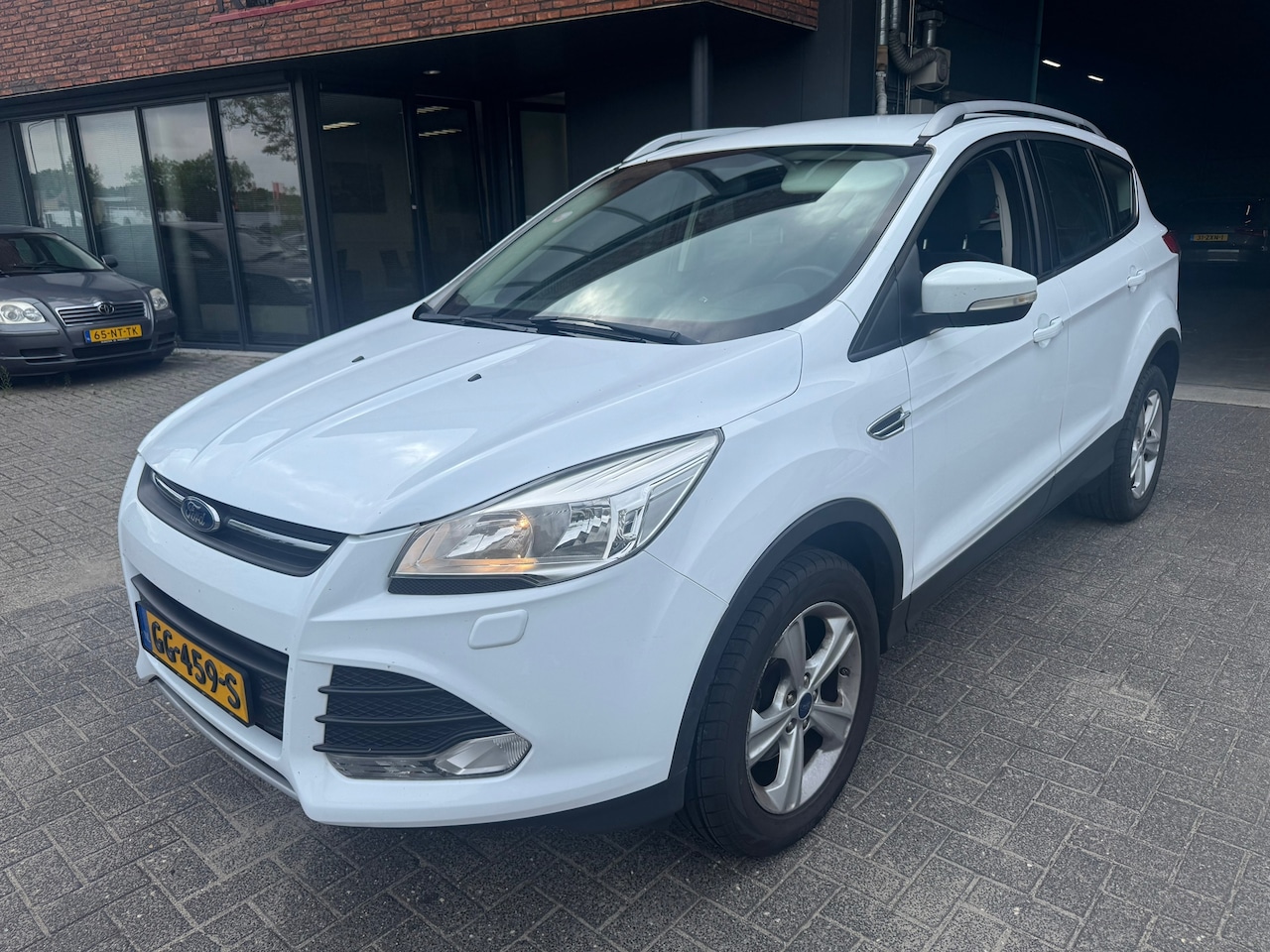 Ford Kuga - 1.5 NAVI PDC CRUISE TREKHAAK DEALER OH ORIG NL NAP - AutoWereld.nl
