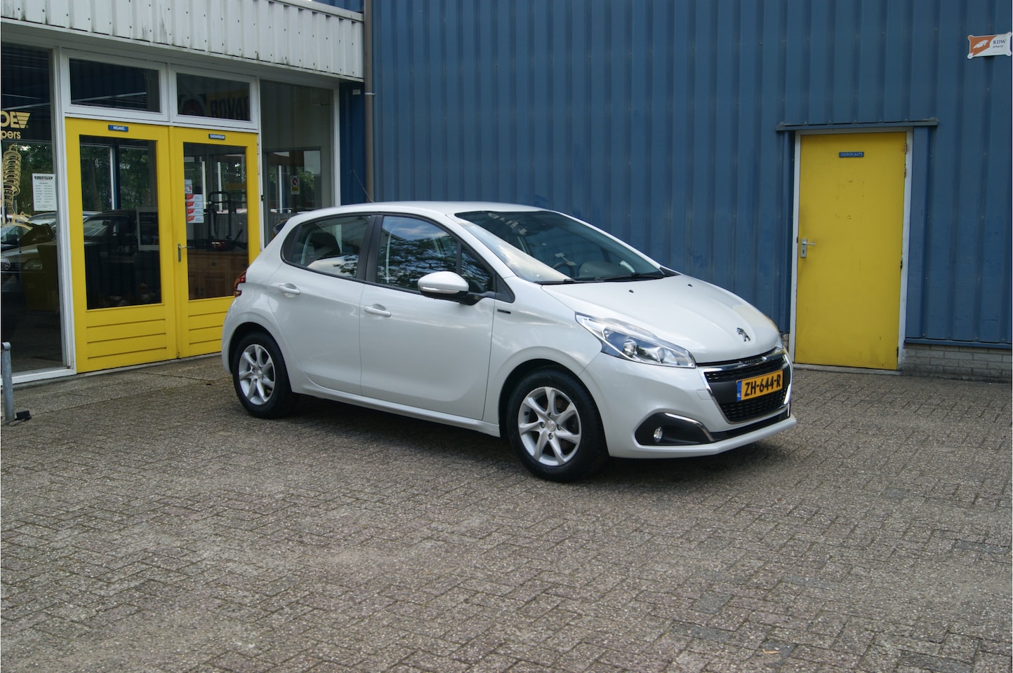 Peugeot 208 - 1.2 PureTech Signature 1.2 PureTech Signature, Airco, Navi, MOOI!!! - AutoWereld.nl