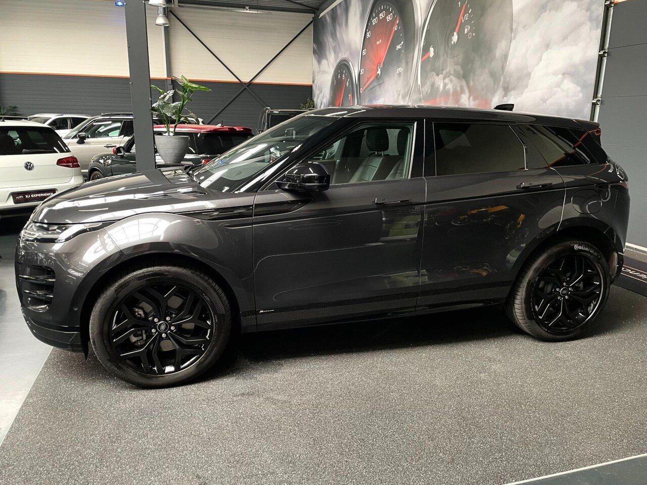 Land Rover Range Rover Evoque - P300e AWD R-DYNAMIC 309 PK OPEN DAK FACE-LIFT - AutoWereld.nl