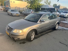 Volkswagen Passat - 2.3 V5 Trendline Clima Leder Trekhaak