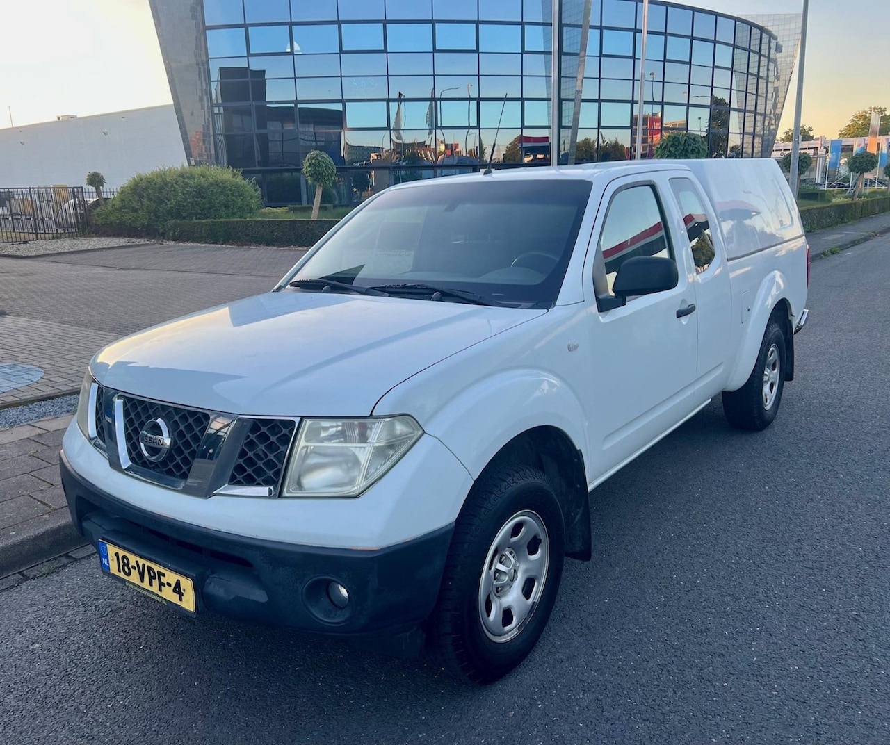 Nissan Navara - 2.5 dCi SE King Cab 2.5 dCi SE King Cab - AutoWereld.nl