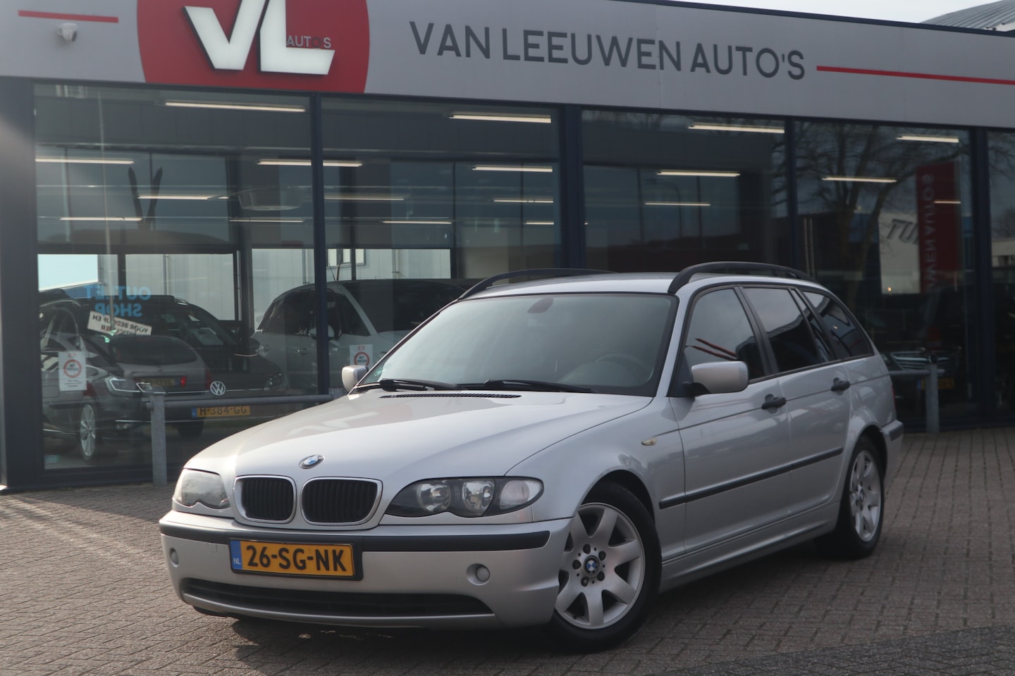 BMW 3-serie Touring - 318d Black&Silver II | Airco | Cruise Control | Zo mee - AutoWereld.nl