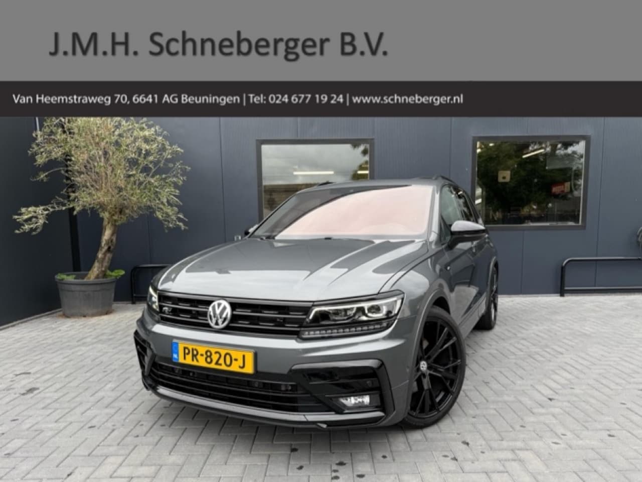 Volkswagen Tiguan - 2.0 TSI 4Motion R-Line High Line / Pano / Elek. Trekhaak / Leder / Apple CarPlay - AutoWereld.nl