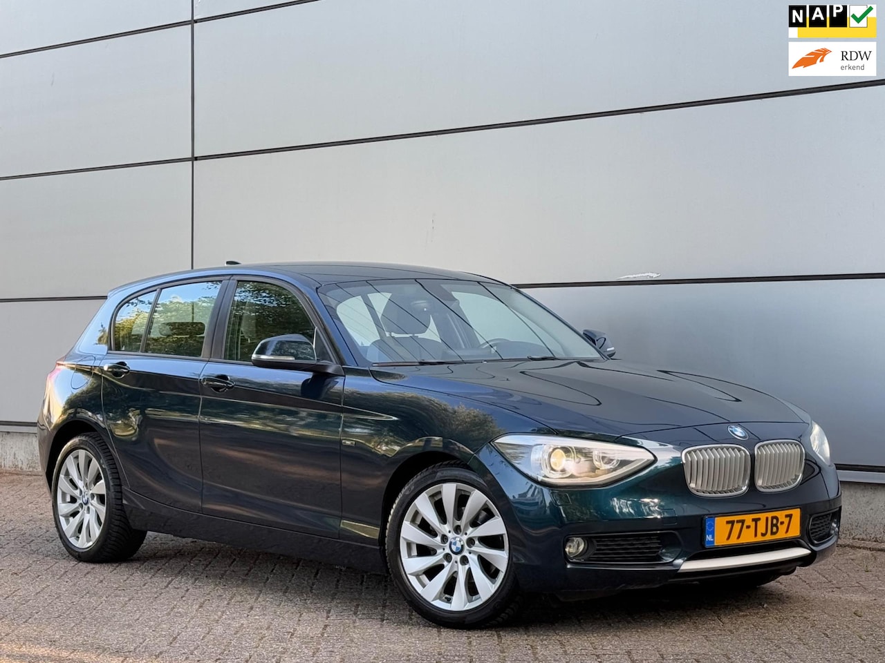 BMW 1-serie - 116i Business+ 1e Eignr |Leder |Xenon |Led |Navi |Start/Stop |Cruise |Lmv |Nap |Boekjes - AutoWereld.nl