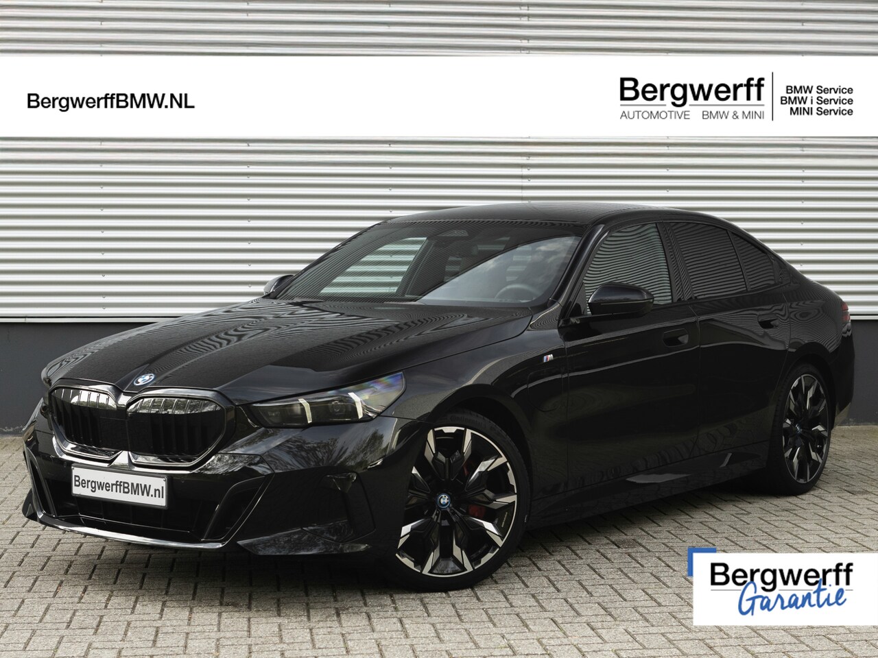 BMW 5-serie - 550e xDrive - M-Sport Pro - Pano - Onderstel Prof - Trekhaak - Stoelventilatie - AutoWereld.nl
