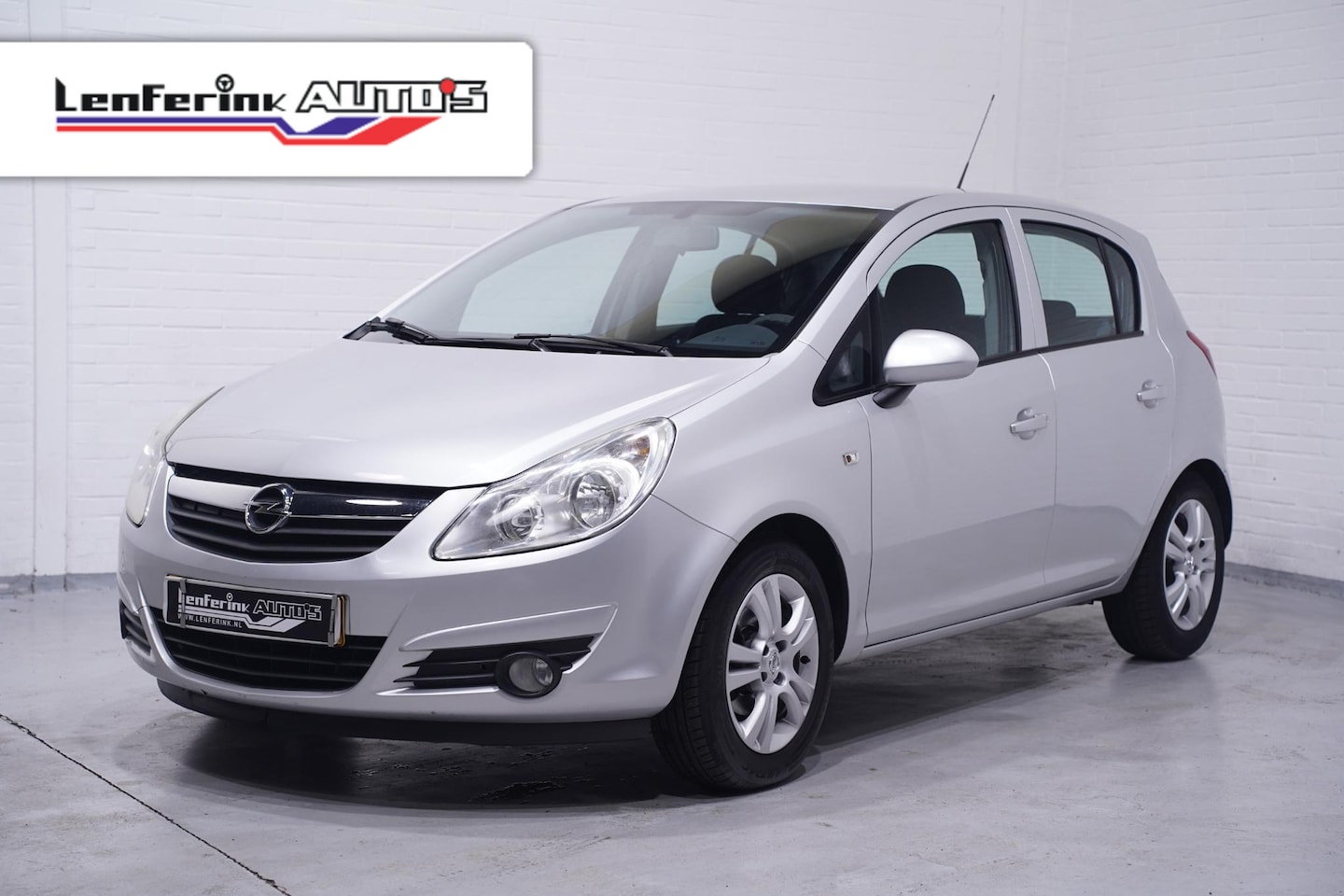 Opel Corsa - 1.2-16V '111' Edition airco cruisse-controle bleutooth LMV 15"trekhaak - AutoWereld.nl