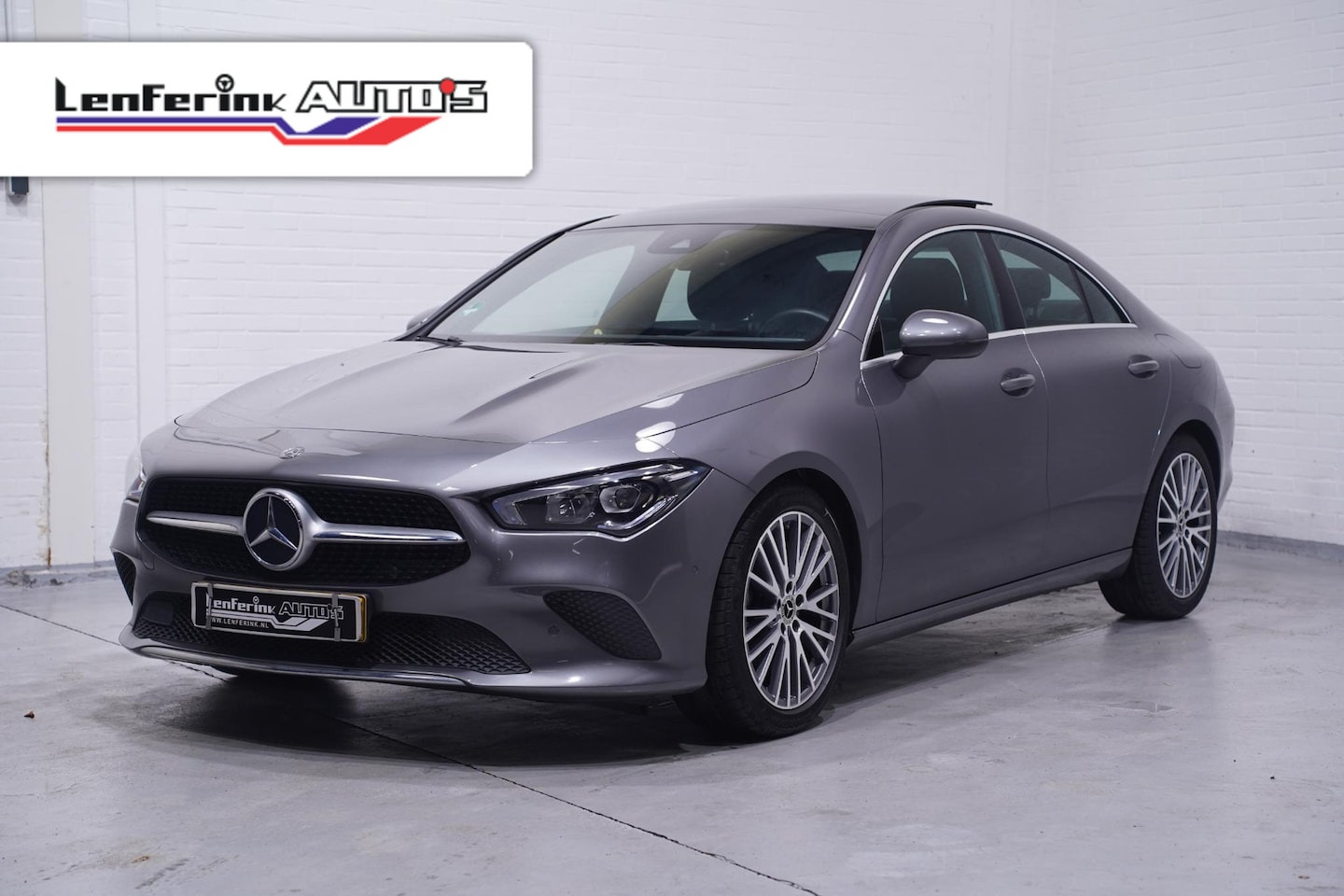 Mercedes-Benz CLA-Klasse - 180 d Business Solution Luxury lederen-bekleding pano digi-cockpit led voor en achter lane - AutoWereld.nl