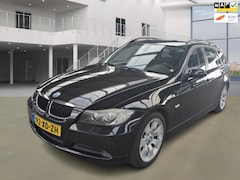 BMW 3-serie Touring - 318i High Executive