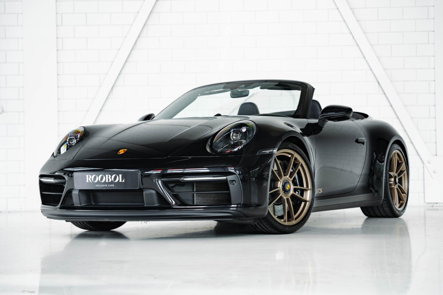 Porsche 911 Cabrio - Carrera GTS | Alcantara GTS | Bose l Sport Design - AutoWereld.nl