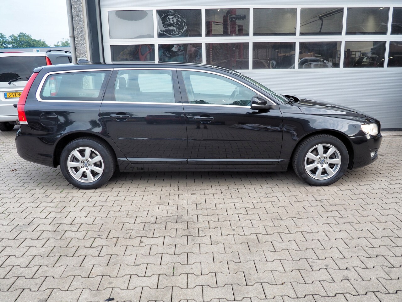 Volvo V70 - 1.6 T4 Nordic+ LEDER STANDKACHEL TREKH. CLIMA
