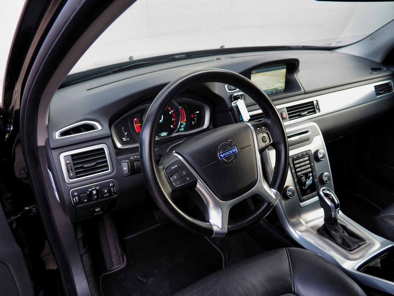 Volvo V70 - 1.6 T4 Nordic+ LEDER STANDKACHEL TREKH. CLIMA