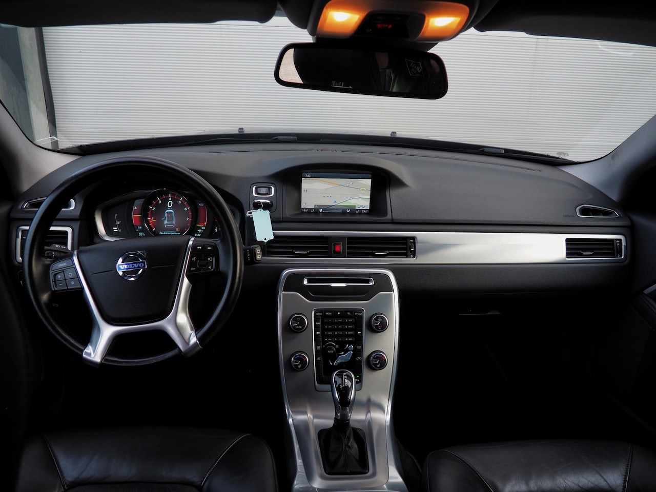 Volvo V70 - 1.6 T4 Nordic+ LEDER STANDKACHEL TREKH. CLIMA