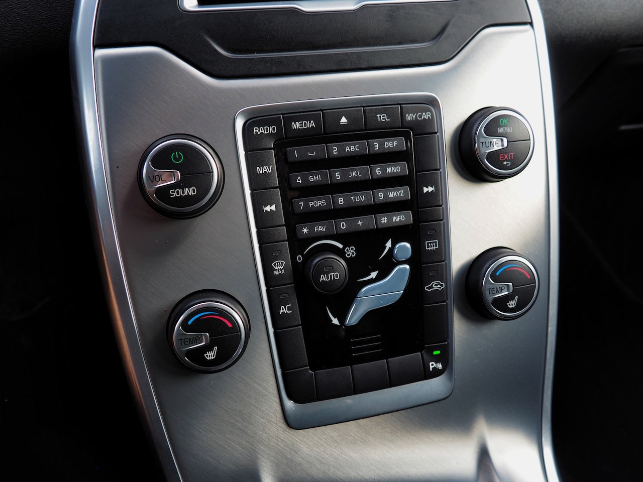 Volvo V70 - 1.6 T4 Nordic+ LEDER STANDKACHEL TREKH. CLIMA