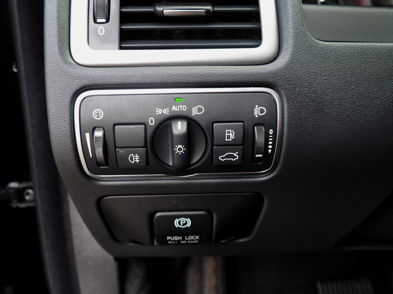 Volvo V70 - 1.6 T4 Nordic+ LEDER STANDKACHEL TREKH. CLIMA