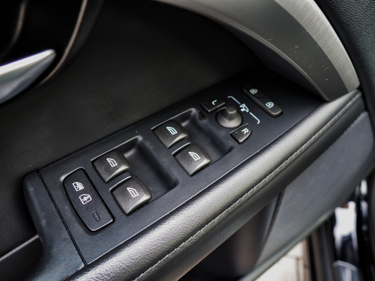 Volvo V70 - 1.6 T4 Nordic+ LEDER STANDKACHEL TREKH. CLIMA