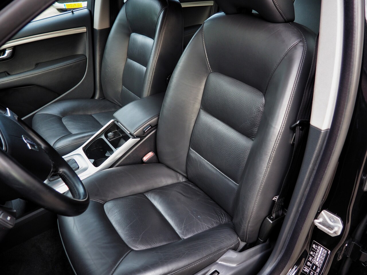 Volvo V70 - 1.6 T4 Nordic+ LEDER STANDKACHEL TREKH. CLIMA