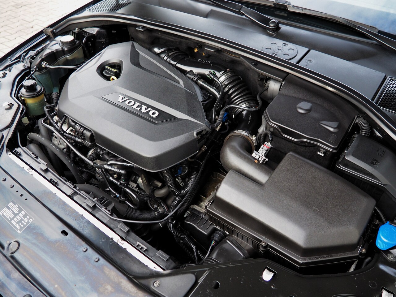 Volvo V70 - 1.6 T4 Nordic+ LEDER STANDKACHEL TREKH. CLIMA