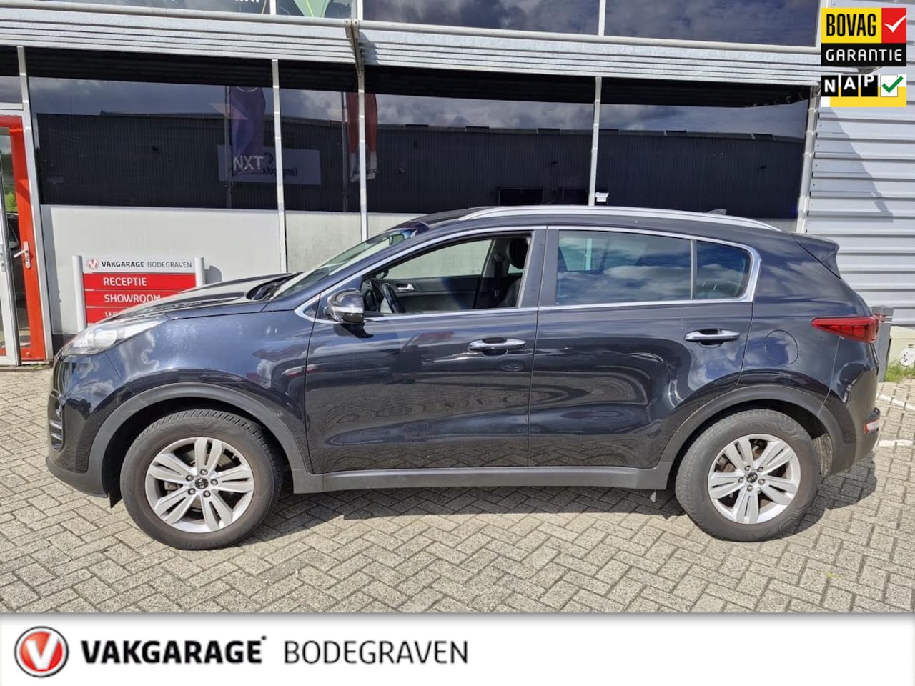 Kia Sportage - 1.6 GDI DynamicLine / Org NL / Navi / Trekhaak/ Gebruikersschades - AutoWereld.nl
