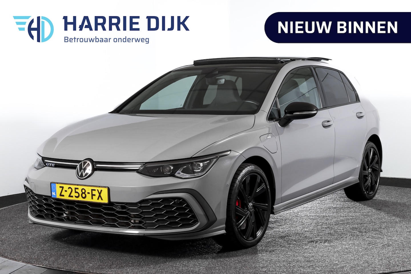 Volkswagen Golf - 1.4 eHybrid GTE - Automaat | S/K-Dak | Dig. Cockpit | Adapt. Cruise | Stoel-+Stuurverw. | - AutoWereld.nl